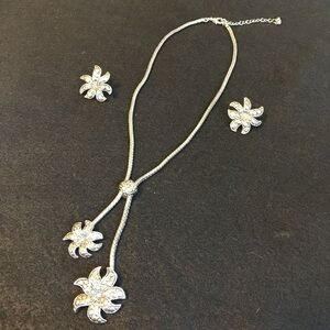 Flower 🌺 necklace and earring set